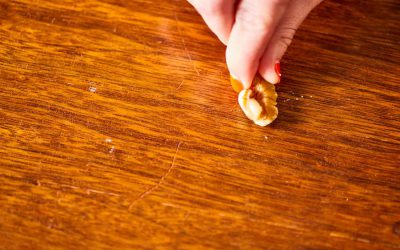 Cómo quitar arañazos en muebles de madera